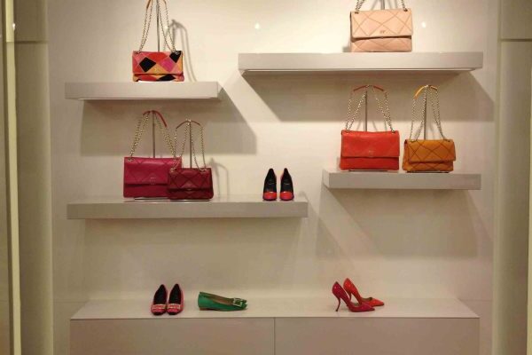 Roger Vivier Luxury Retail Outlet Bicester Image 6